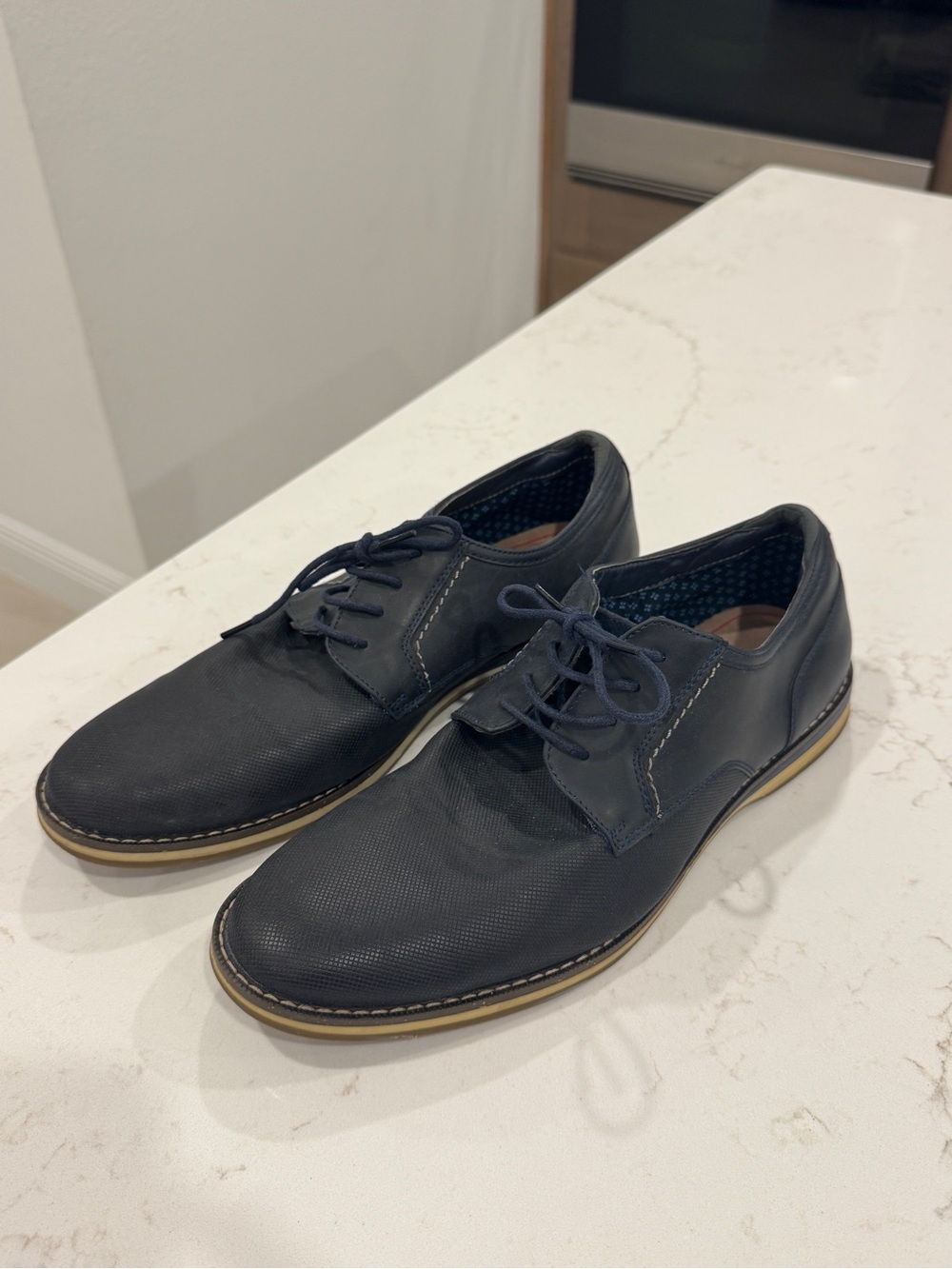 Men's Navy Derby Dress Shoes with Contrasting Sole